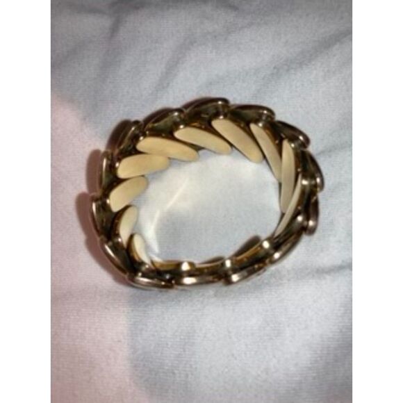 1940s Gold Expansion Bugbee and Niles Sweetheart Bracelet - Picture 6 of 15